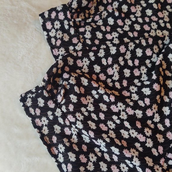 Cece Flowy Floral Short-Sleeve Top - Large - Picture 5 of 6